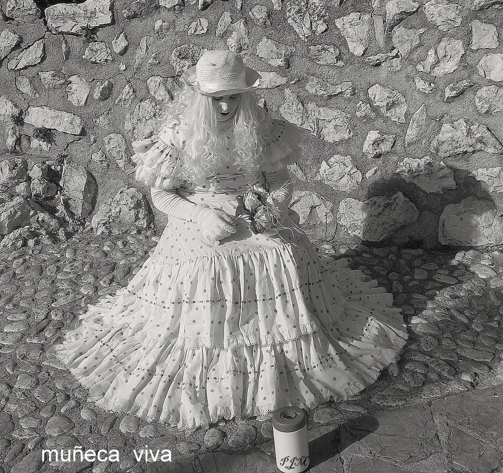 MUÑECA VIVA