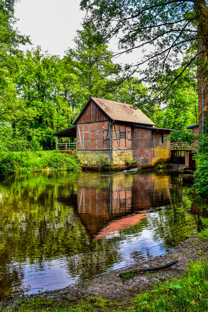 Müdener Wassermühle im Mittagslicht