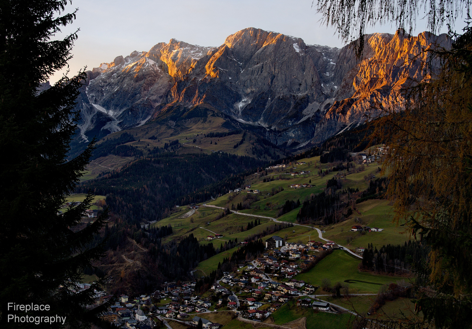 Mühlbach am Abend von der Pronebenalm mit dem glühendem Hochkönigmassiv