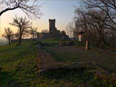 Mühlburg und Radegundis-Kapelle am Abend