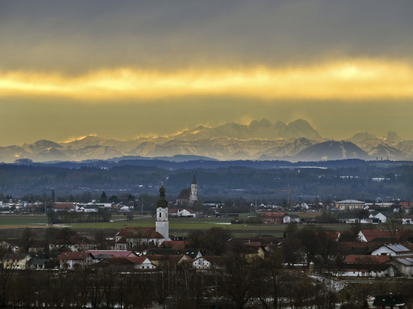 Mühldorf und der Dachstein im Fönsturm