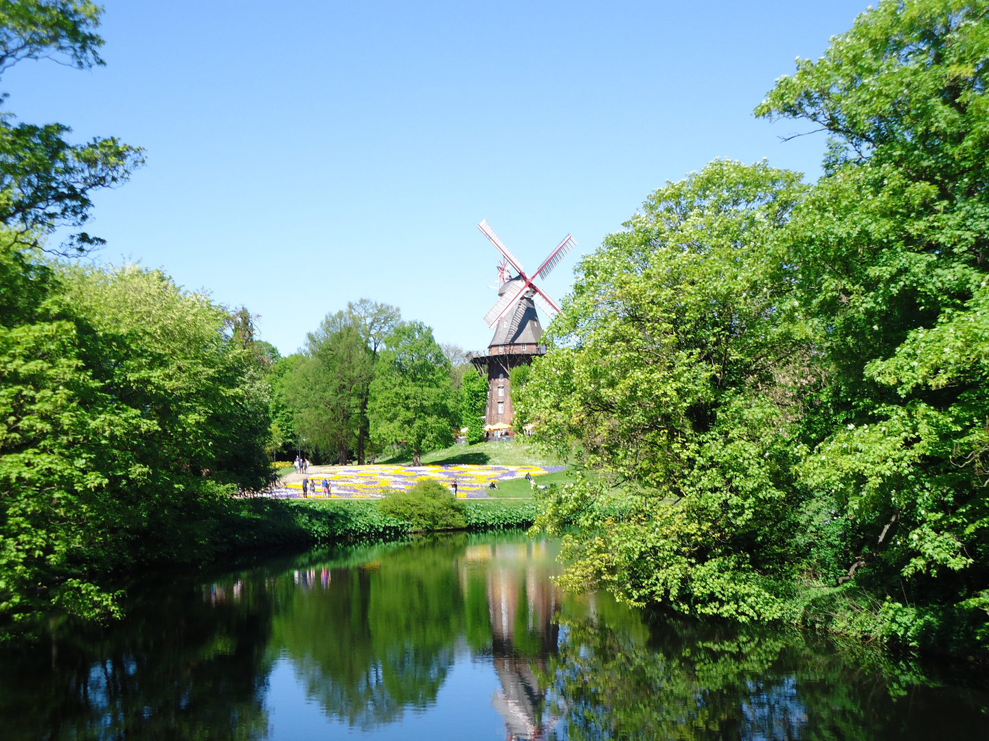 Mühle am natürlichen Spiegelwasser