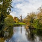 Mühle am Wall in herbstlicher Umgebung