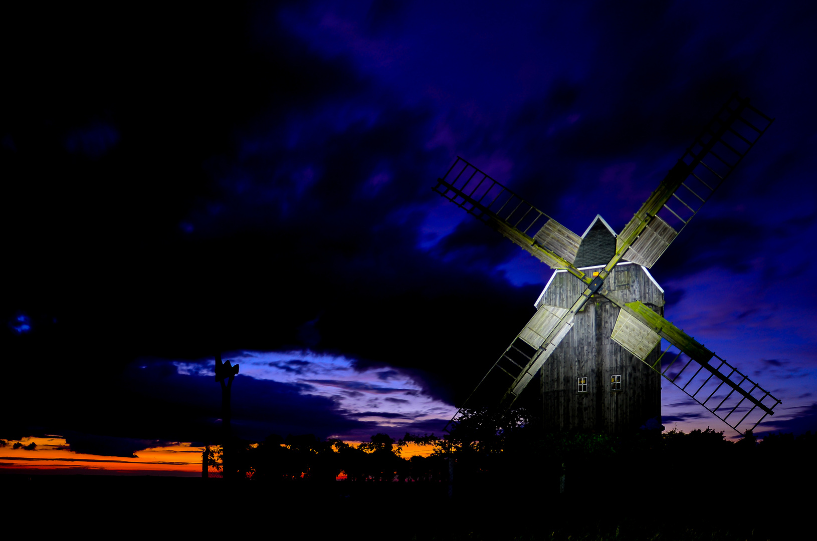 Mühle auf dem Liebschützberg bei Nacht