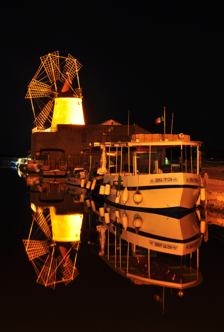 Mühle bei Nacht - Spiegelung