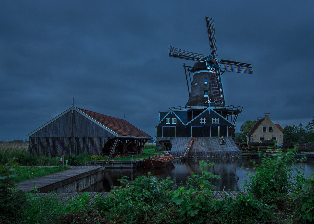 Mühle Ijlst (Holland) im Restlicht der blauen Stunde