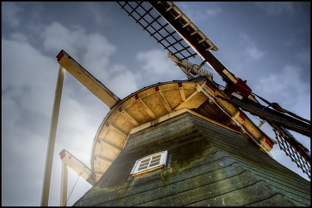 Mühle im Gegenlicht