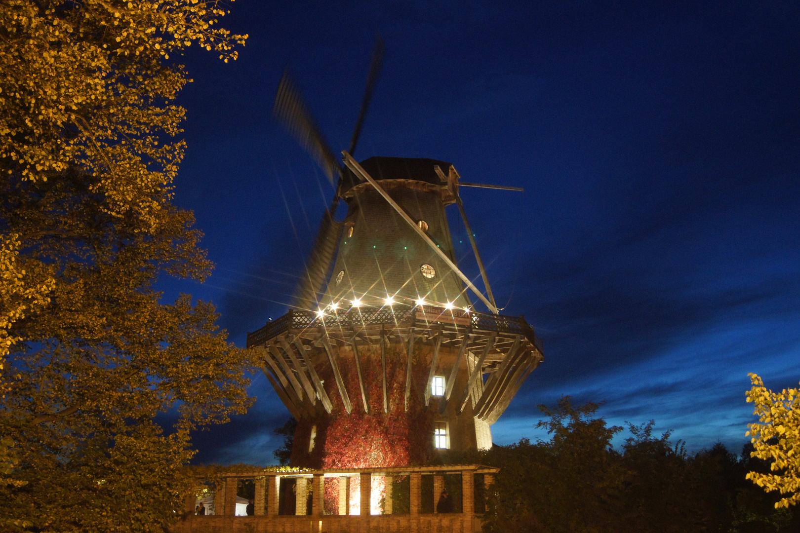 Mühle im Lichterglanz