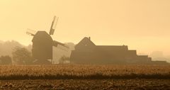 Mühle im Morgennebel