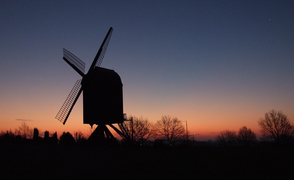 Mühle im Sonnenaufgang