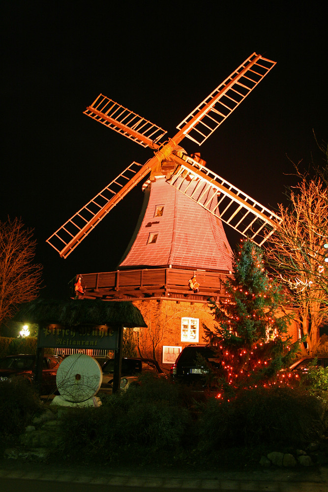 Mühle im Weihnachtslicht