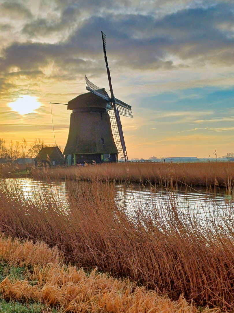 Mühle mit Sonnenaufgang