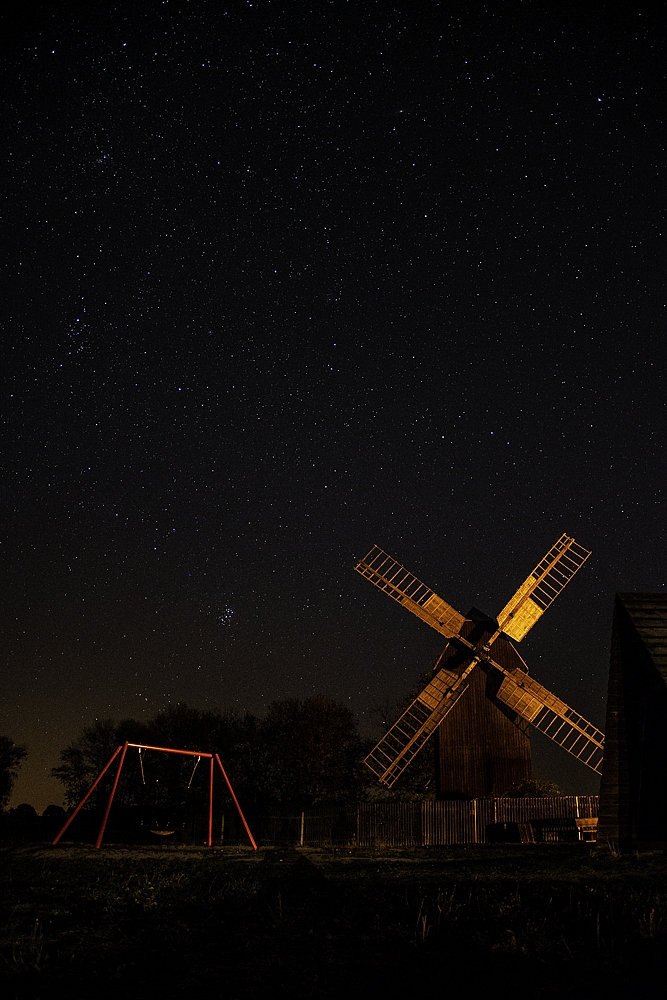 Mühle unter dem Sternenhimmel