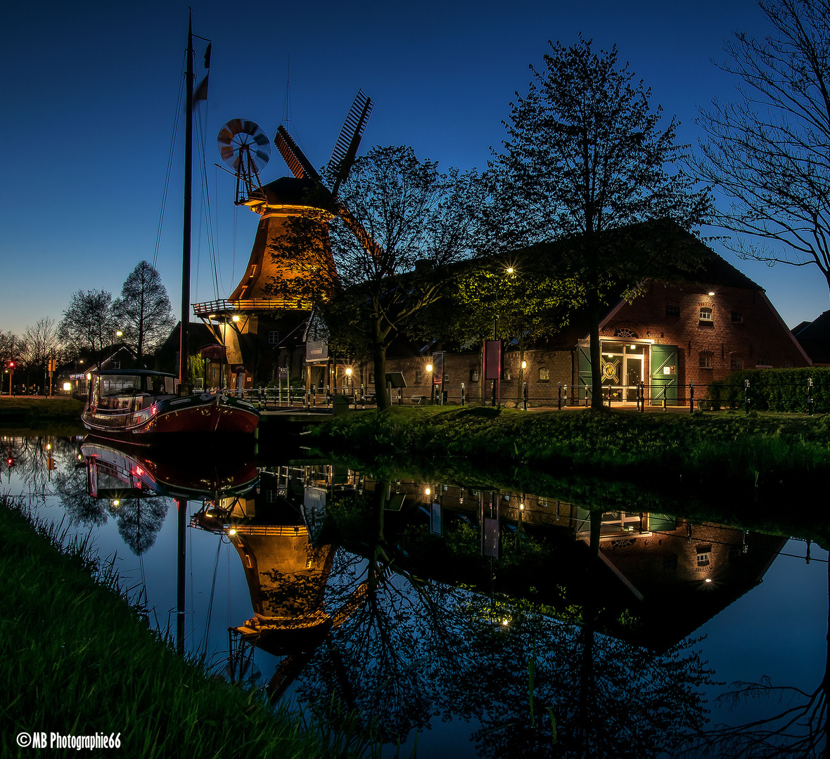 Mühle zur blauen Stunde