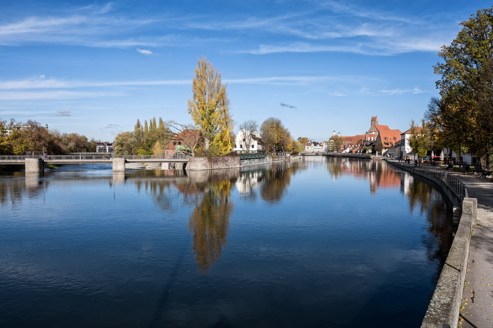 Mühleninsel und Isarpromenade in Landshut, Bayern