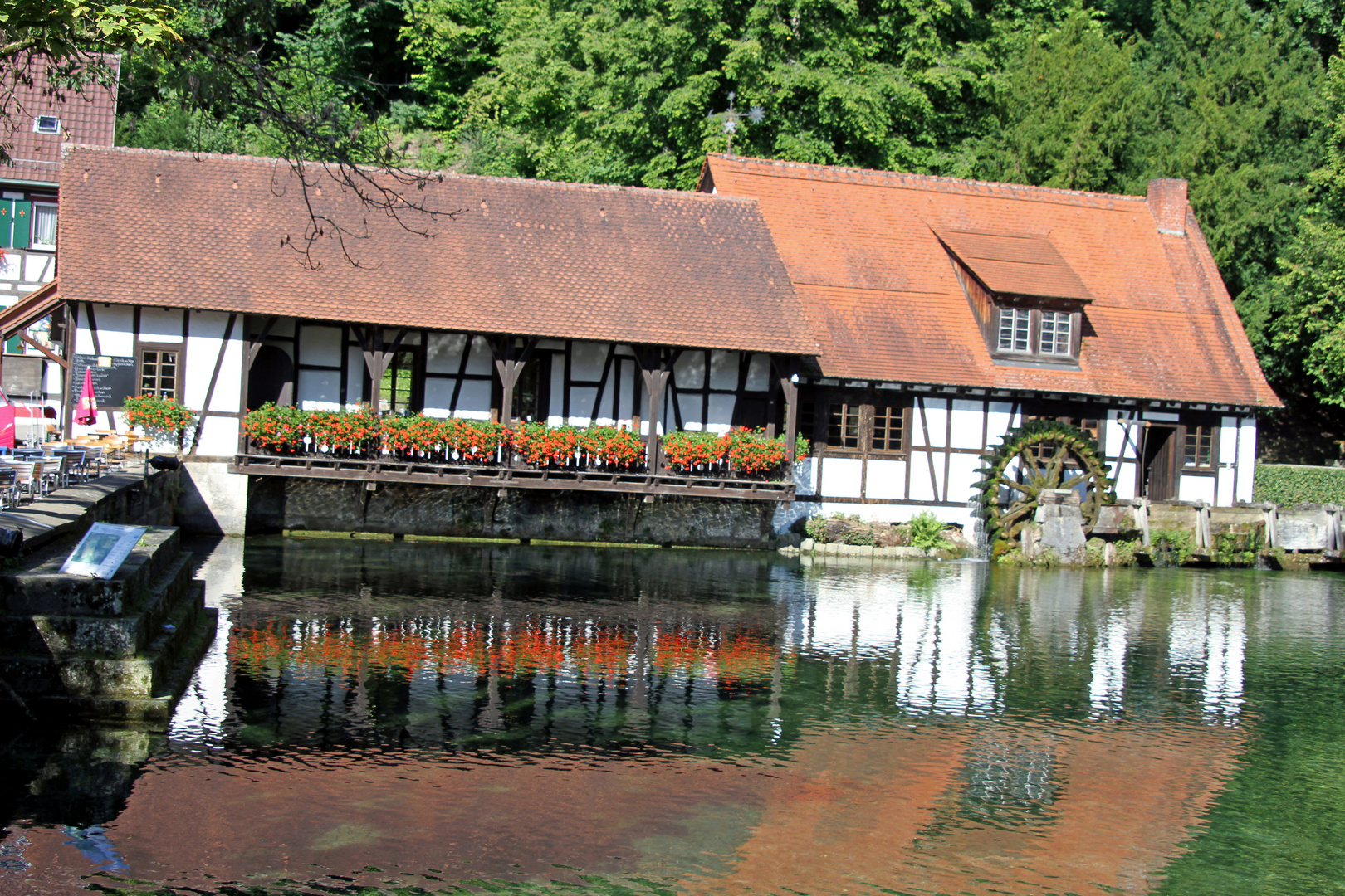 Mühlenrad am Blautopf in Blaubeuren