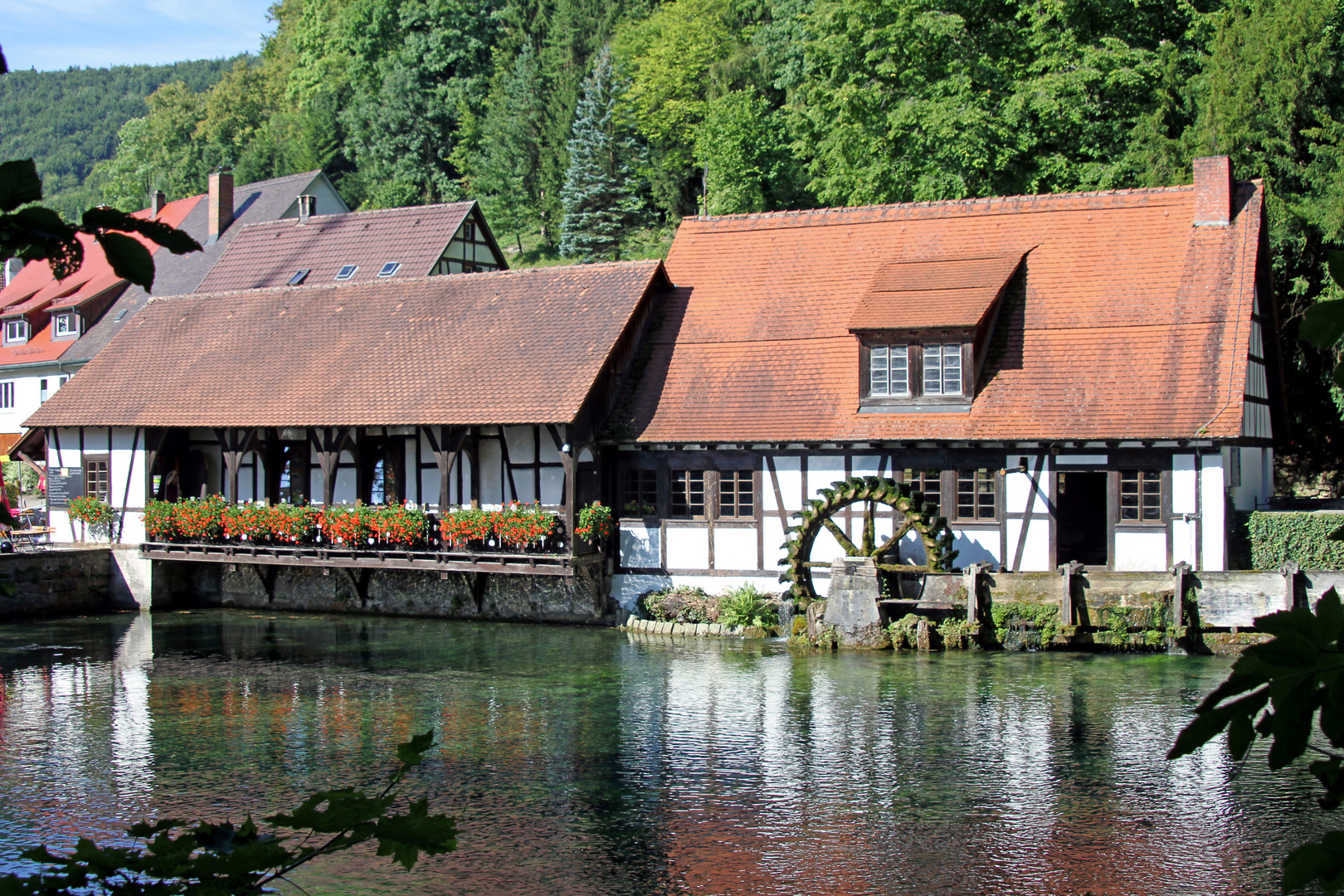 Mühlenrad am Blautopf in Blaubeuren