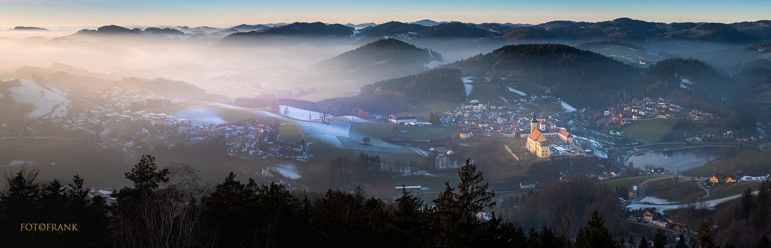 Mühlviertelpanorama-Waldhausen-im-Abendlichtnebel-web