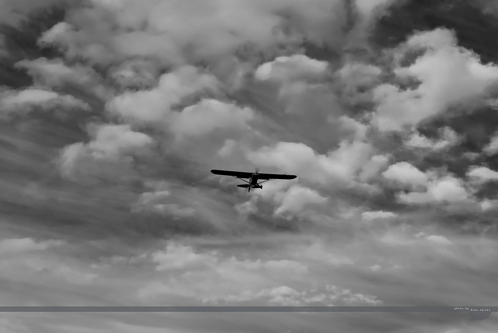 Mülheim Flughafen Wolken mit Flugzeug