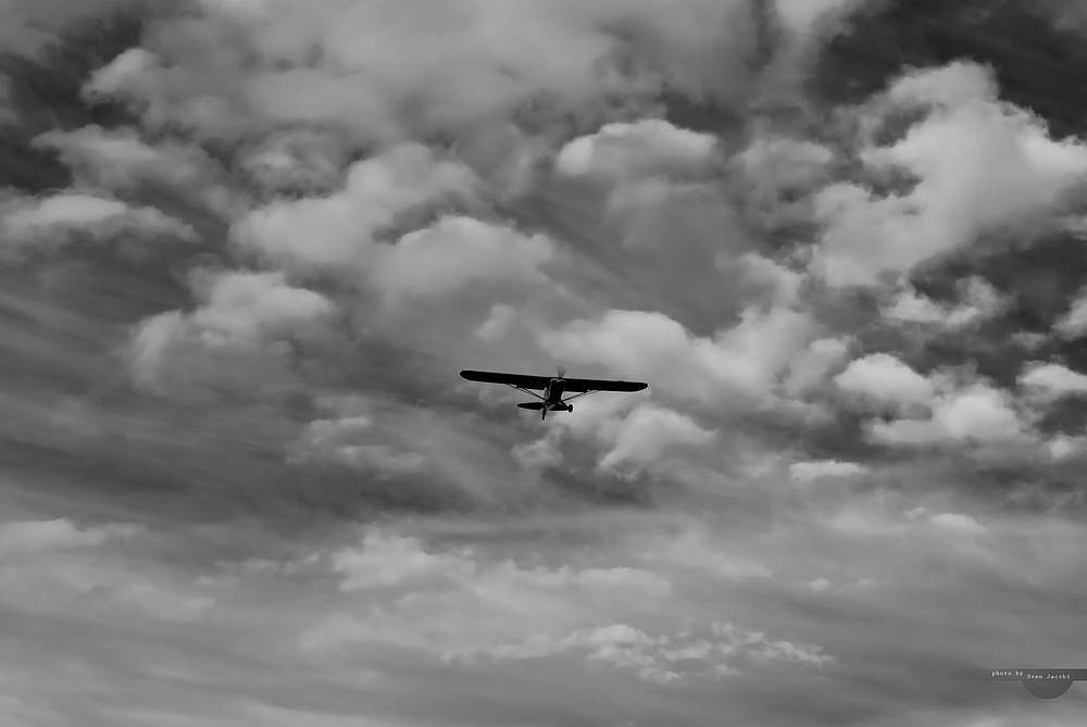 Mülheim Flughafen Wolken mit Flugzeug1