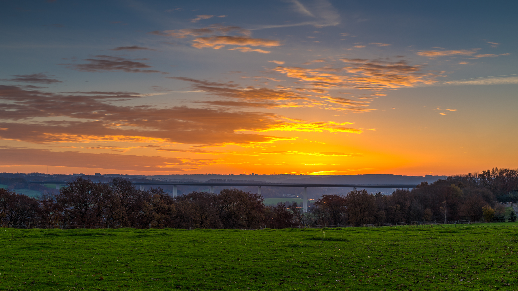 Mülheim, Sonnenaufgang über dem Ruhrtal