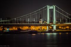 Mülheimer Brücke mit Schiff