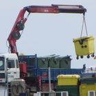 Müllabfuhr im Hafen von Sant Jordi auf Mallorca