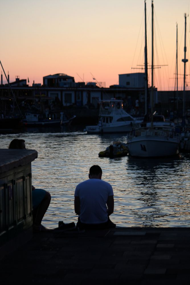 muelle deportivo y pesquero conviviendo