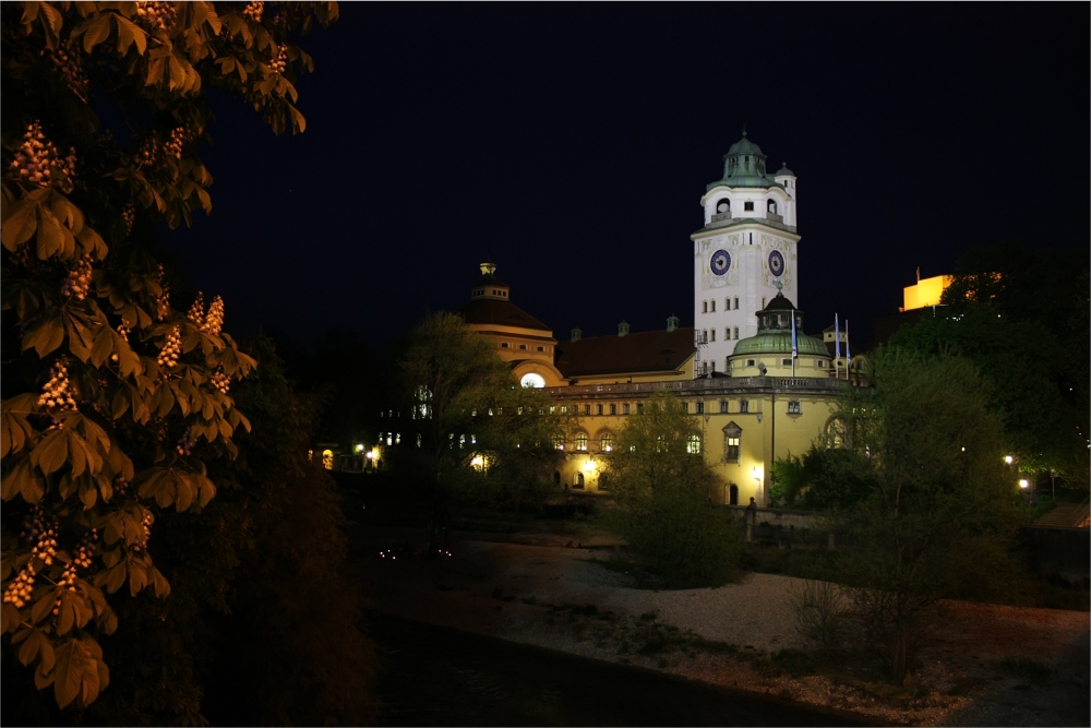 Müllersches Volksbad bei Nacht (Nähe Gasteig; Muffathalle)