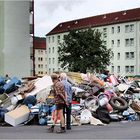 Müllpanorama und Wegwerfgesellschaft