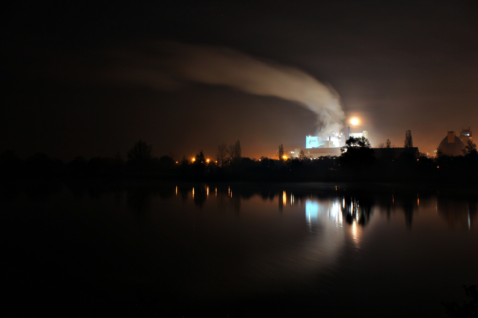 Müllverbrennungsanlage bei Nacht Teil 2