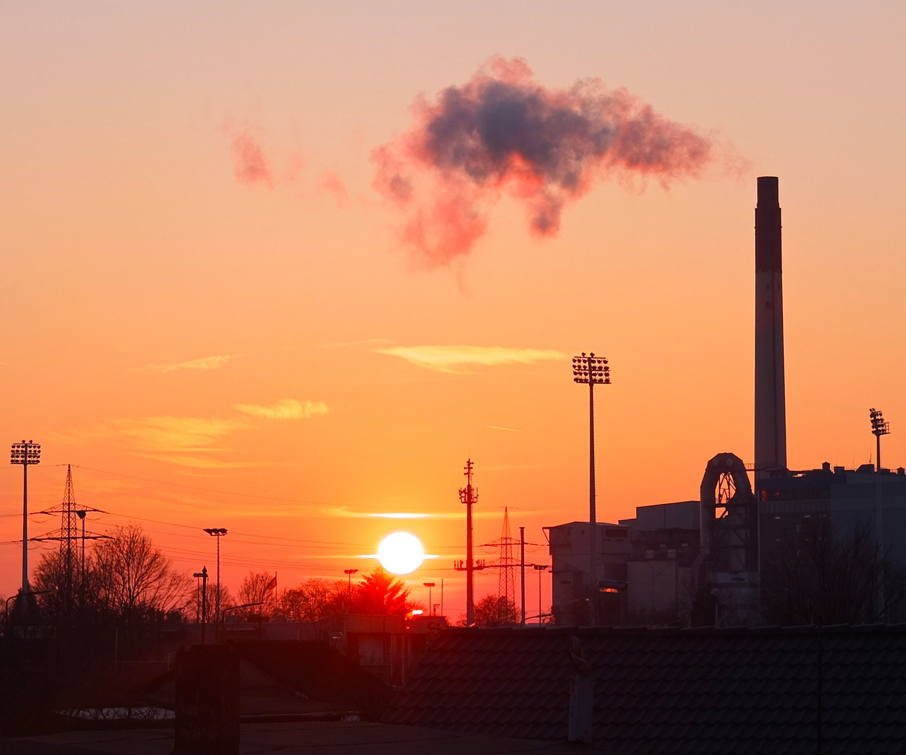 Müllverbrennungsanlage Düsseldorf-Flingern im Abendrot