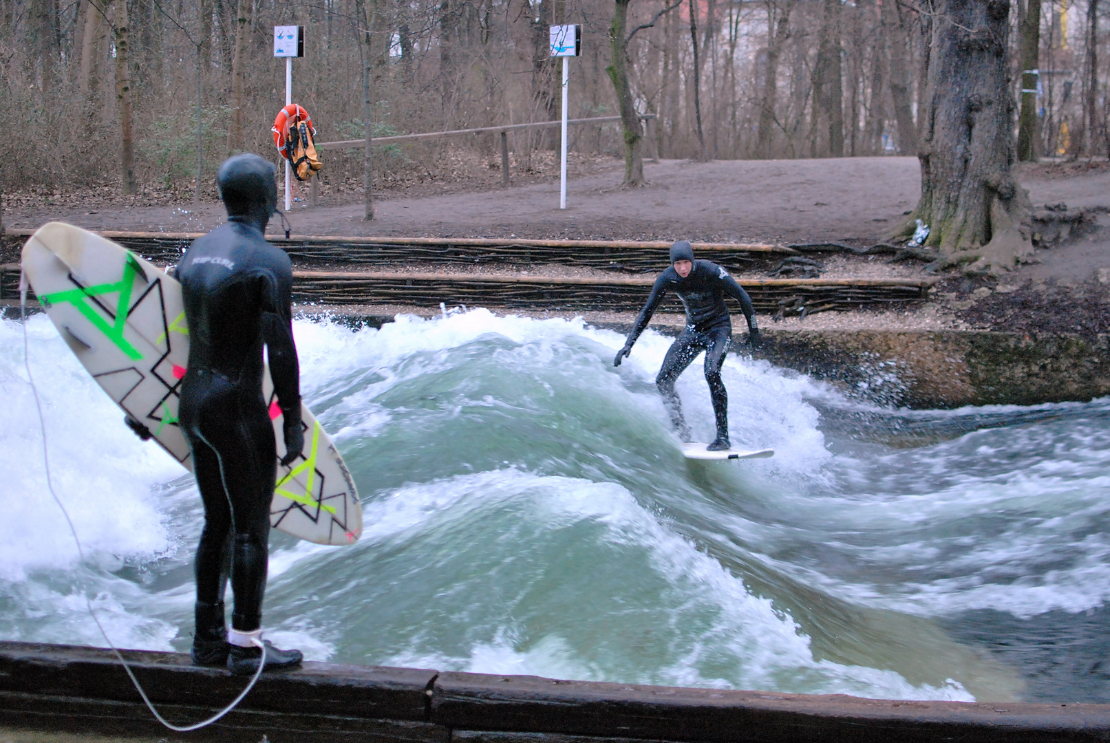 München, 18.02.2011, 8:21 Uhr, 2 Grad - "Geh ma surfen?