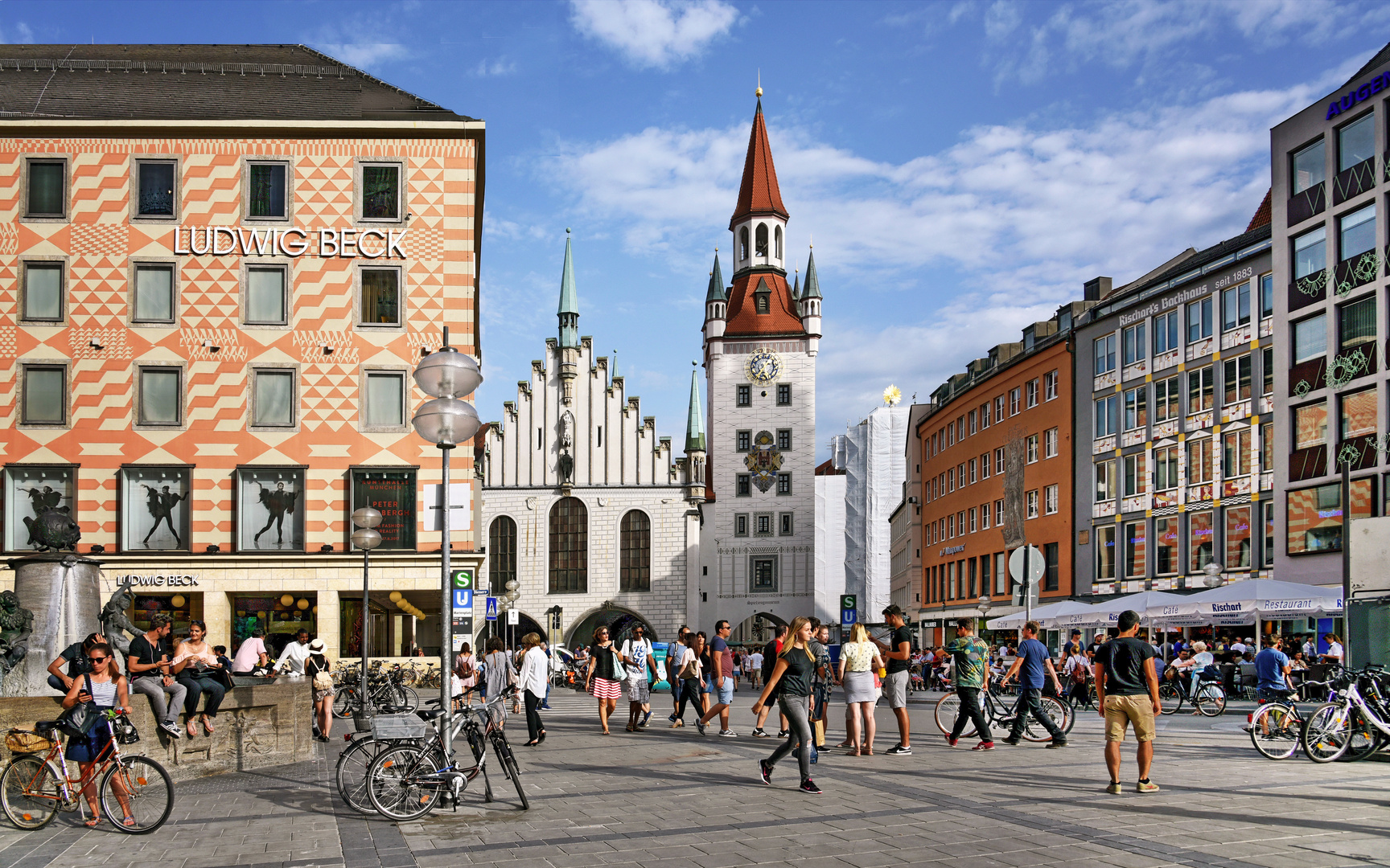 MÜNCHEN   - Altes Rathaus am Marienplatz -