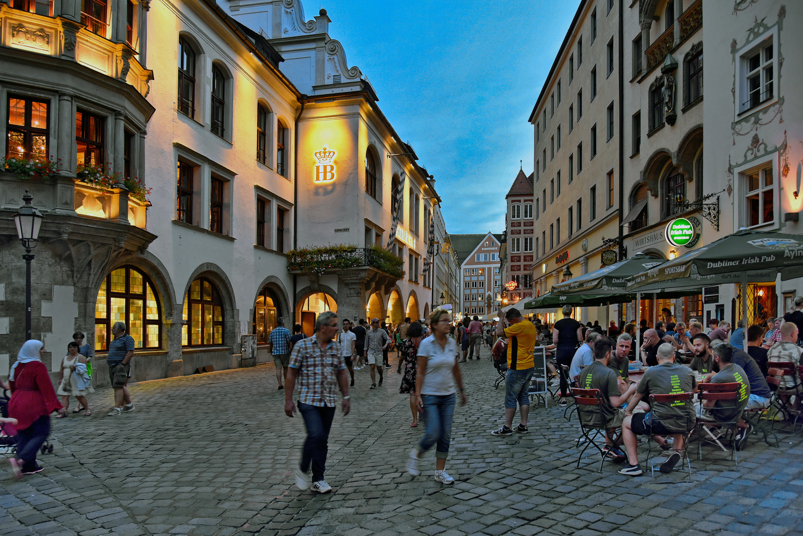 MÜNCHEN CITY   - Abendspaziergang -