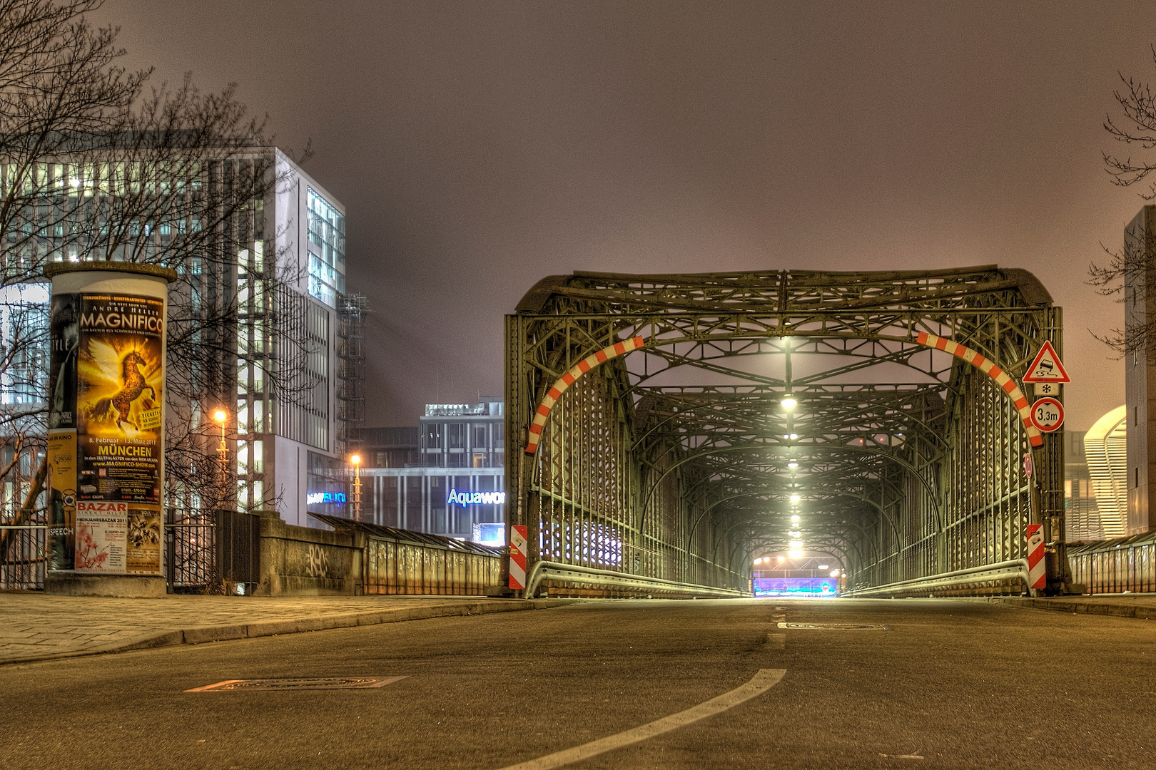 München die Hackerbrücke am Sonntag Abend Foto & Bild architektur