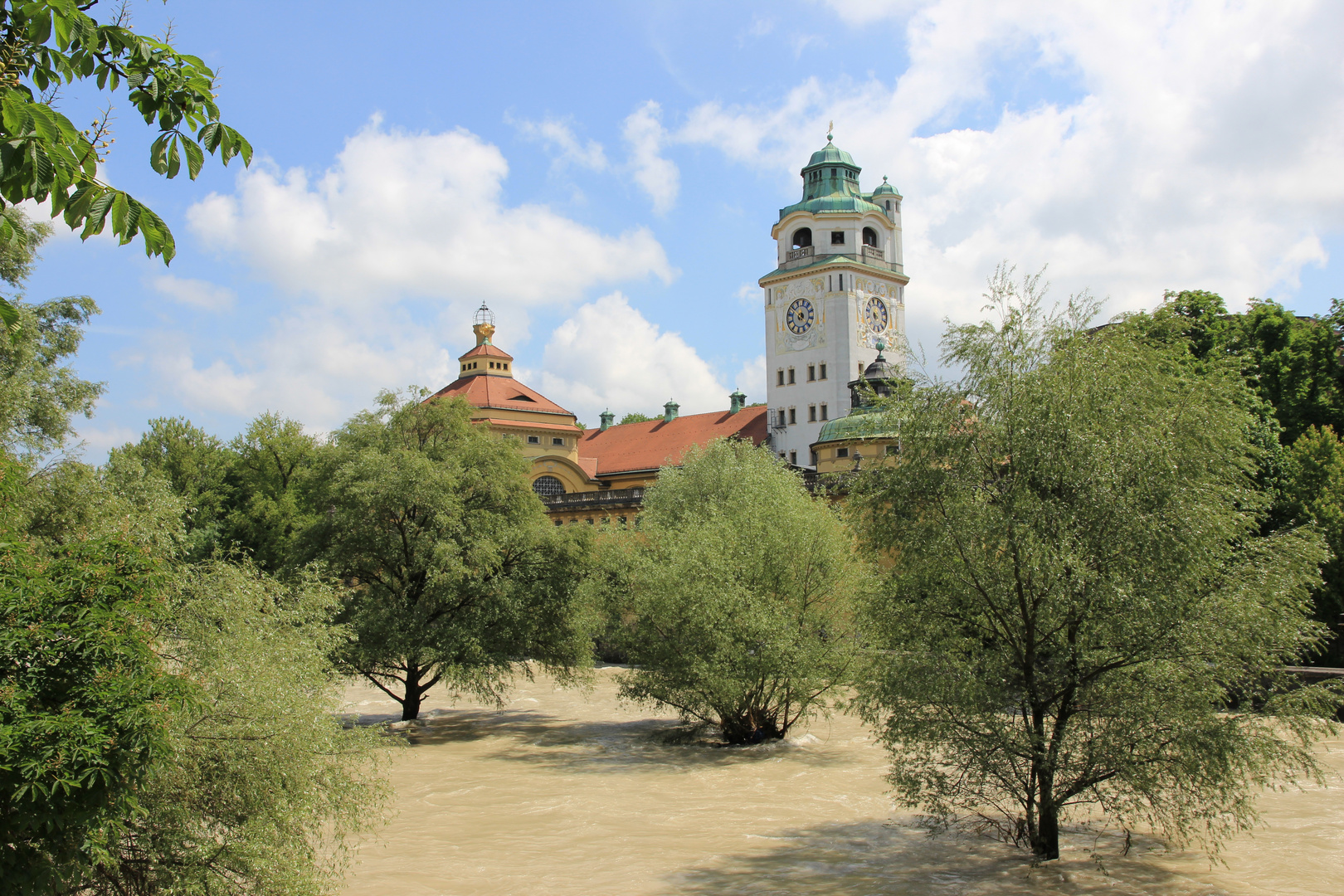 München - die Isar am 05.06.2013