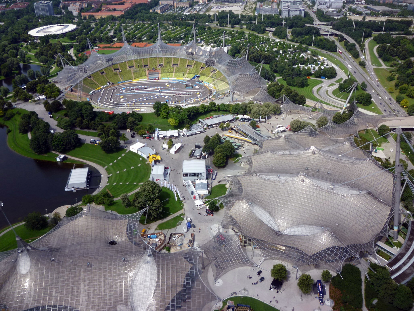 München - DTM Juli 2011 mit Blick aus 185 m vom Olympiaturm