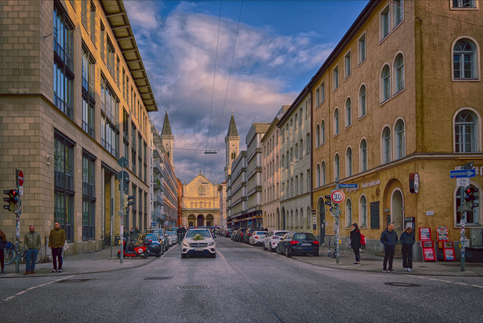 MÜNCHEN ECKE Amalienstraße