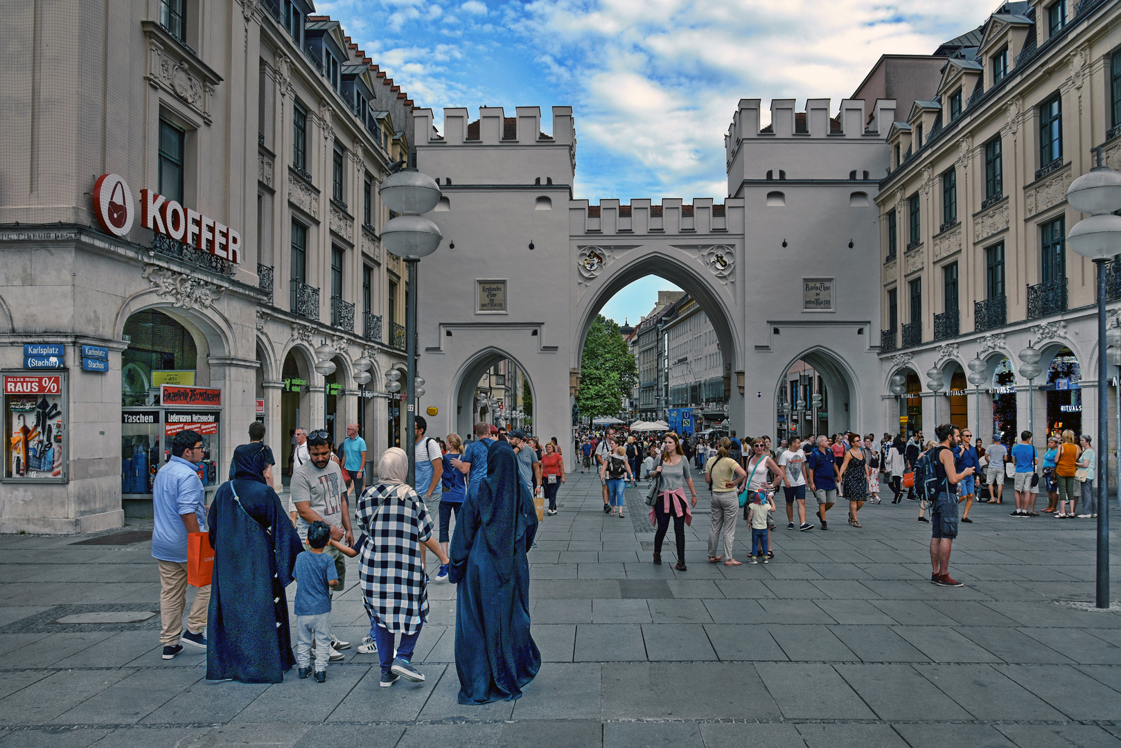 MÜNCHEN   - Einkaufsstraße Karlsplatz-Stachus -