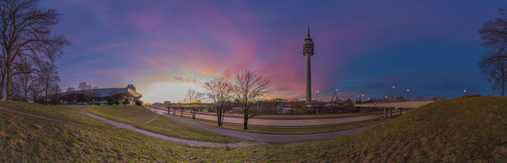 München Fernsehturm mit BMW Welt und Olympiagelände