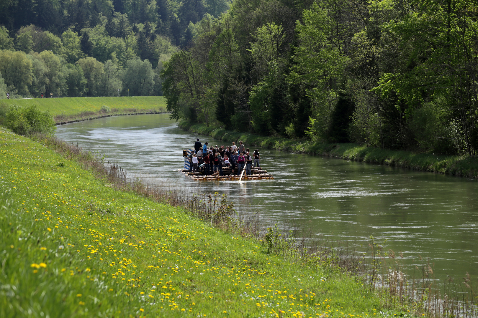 München - Floßfahrt in den Mai