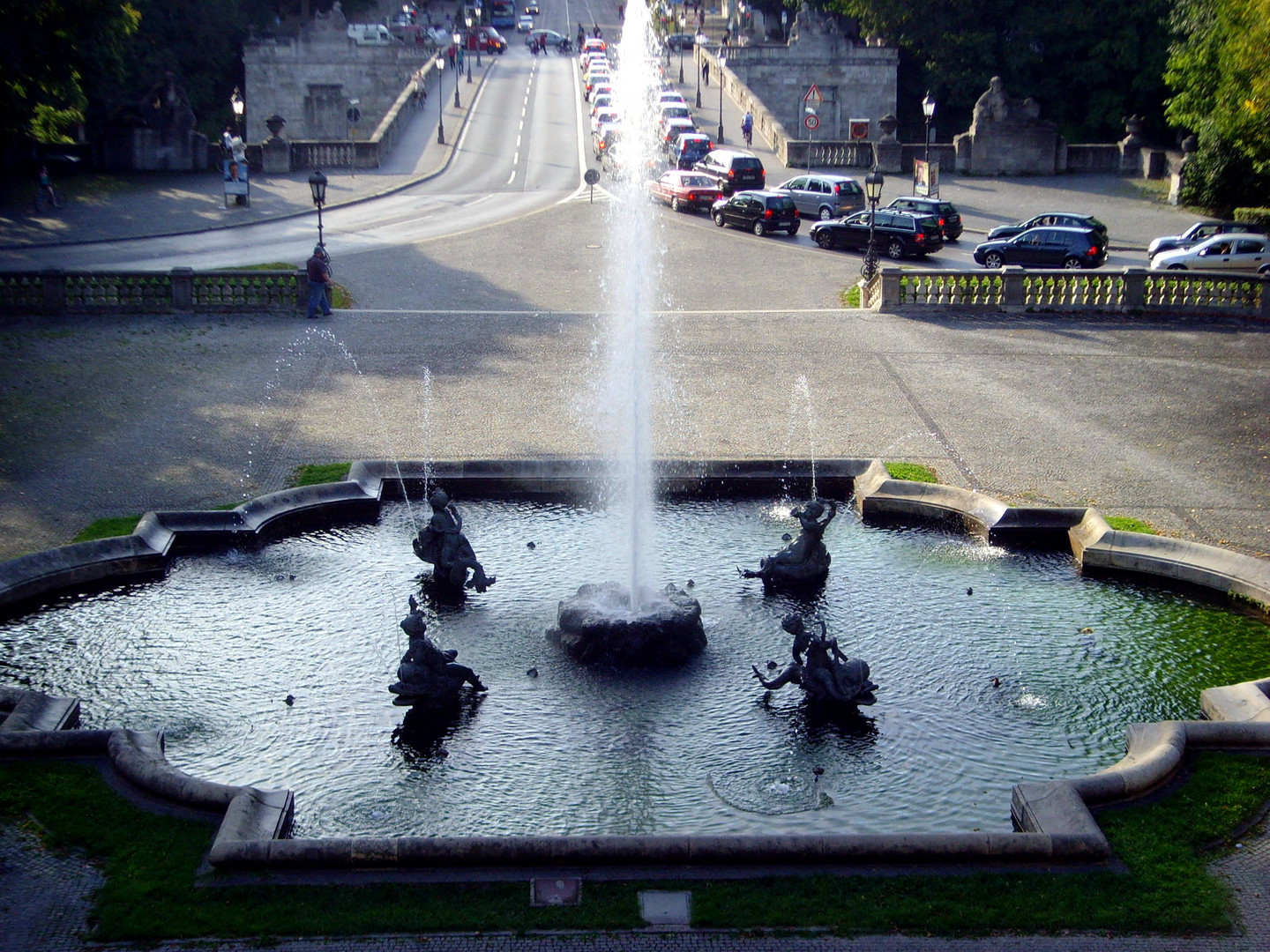 München Friedensengel Brunnen