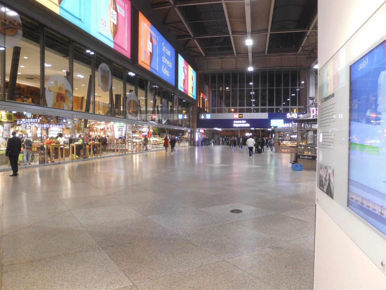 München Hbf bei Nacht 2.