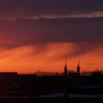 München im roten Morgenmantel