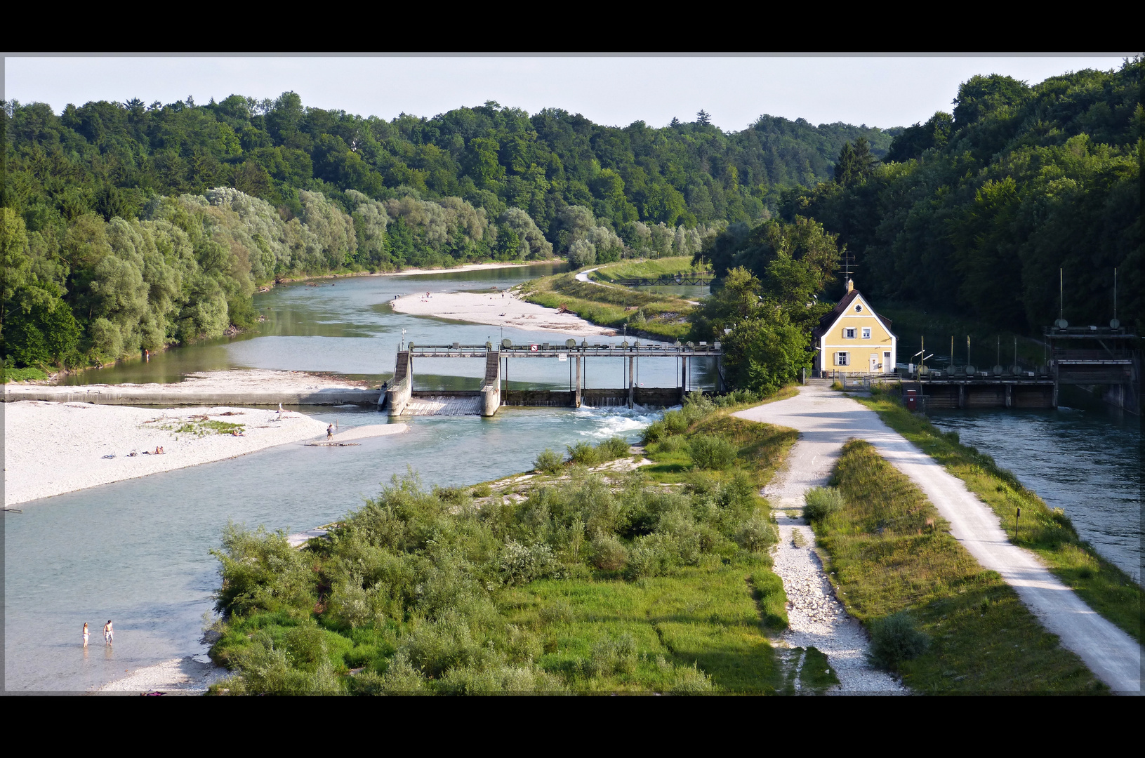 München im Sommer - Isarwehr