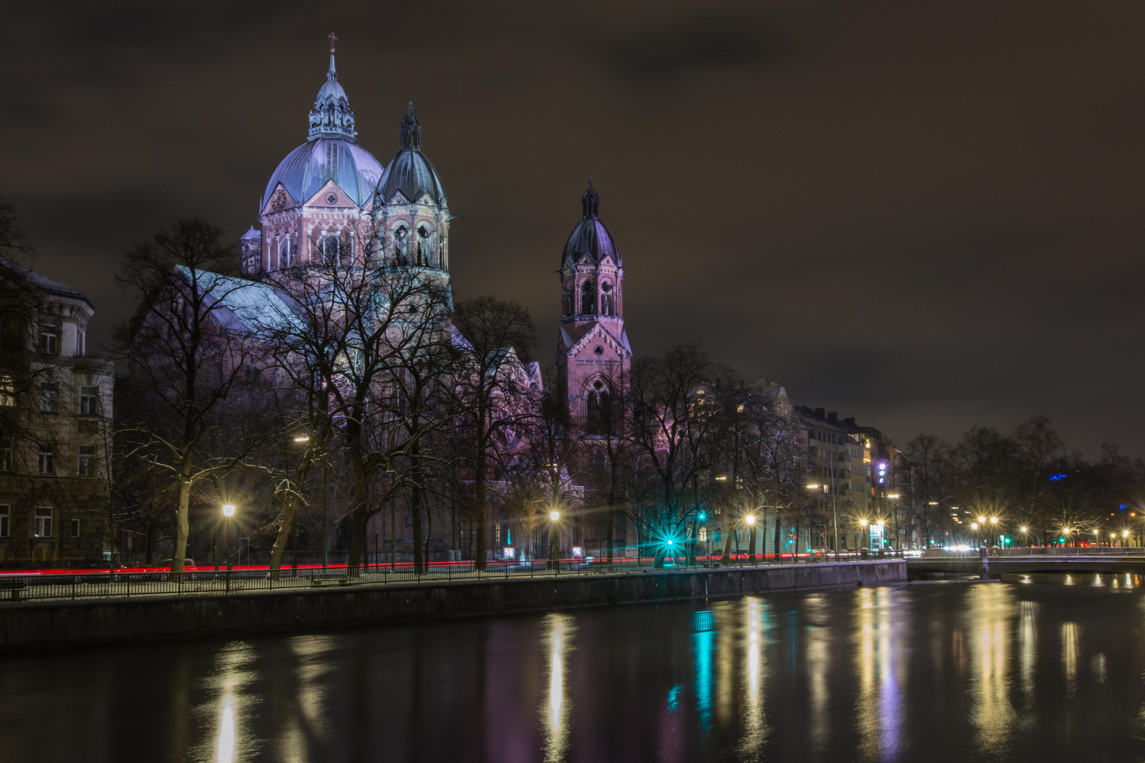 München, Isarkanal und St. Lukas