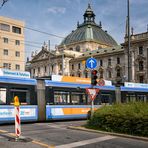 München   - Justizpalast - Kontraste einer Altstadt