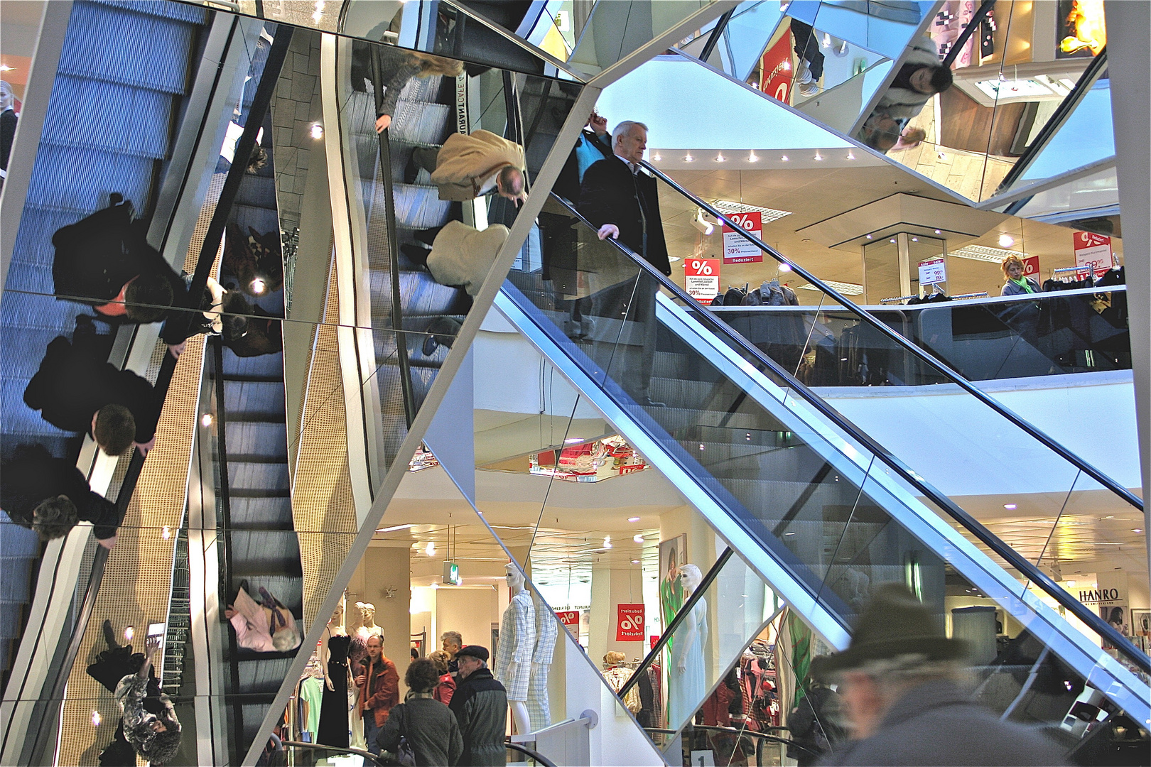 München Karstadt Hbf, rolltreppenspiegelung