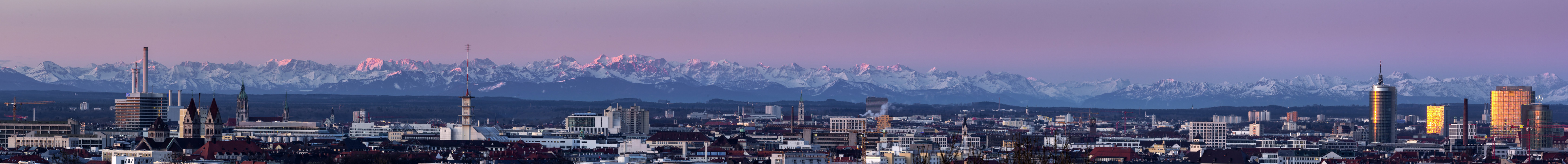 München kurz vor Sonnenaufgang 2. Teil des Panoramas